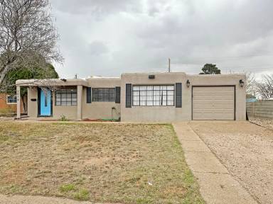 Main picture of 2614 N Northwest Dr