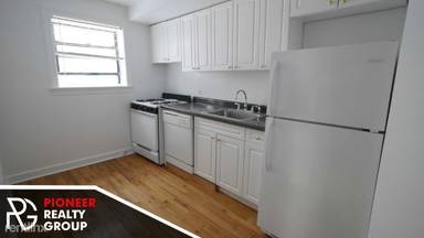 Main picture of 813 W Waveland Ave