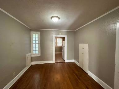 Main picture of 306 1/2 N Meridian St