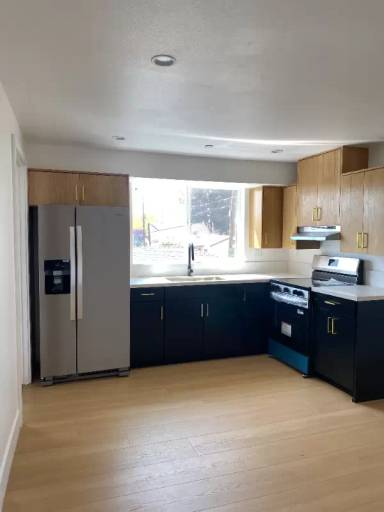 Main picture of 1410 W 57th St