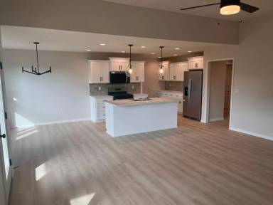Main picture of 648 W Brook Hollow Rd