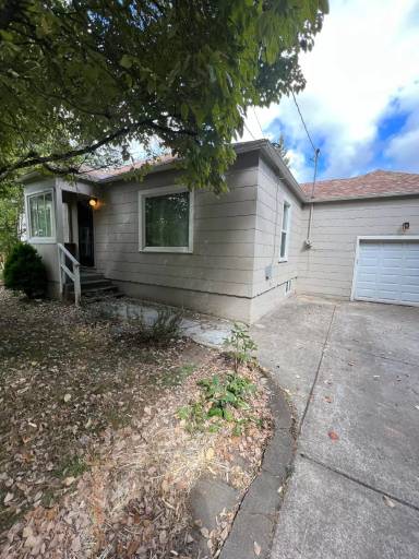 Main picture of 6707 NE Alberta St