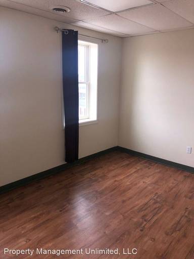 Main picture of 1040 N George St