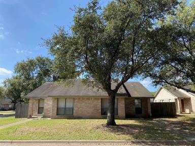 Main picture of 2500-30 Hickory Dr