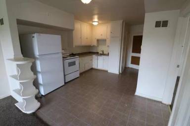 Main picture of 410 N Lake St