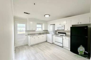 Main picture of 125 White Oak Dr