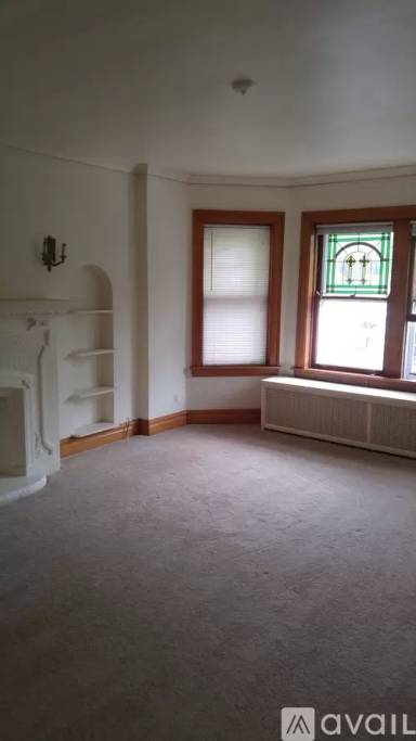 Main picture of 5711 W Addison St