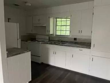 Main picture of 1104 Halsey Street - 9