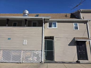 Main picture of 320 Main St