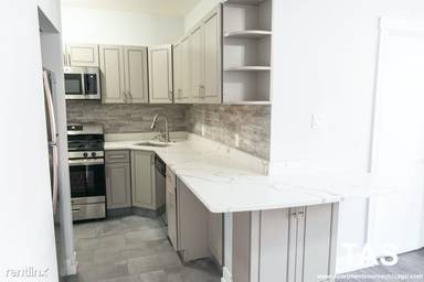 Main picture of Edgewater Gardens Apartments