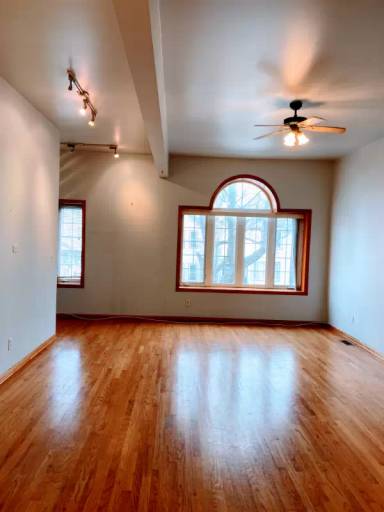 Main picture of 3820 S Emerald Ave