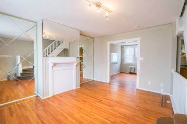 Main picture of 5750 N Lambert St