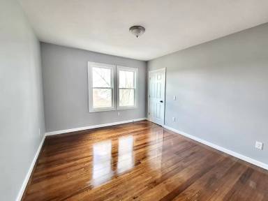 Main picture of 121 Lowden St