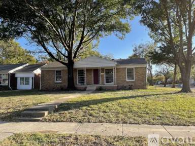 Main picture of 102 E Ireland Dr