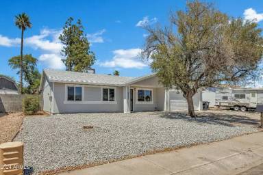 Main picture of 3202 W Libby St