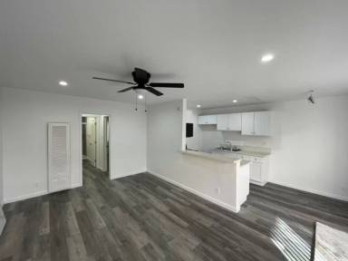 Main picture of 1170 Crenshaw Blvd