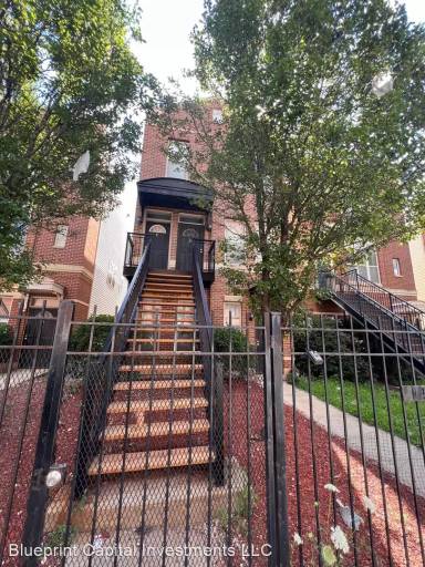 Main picture of 819 S Kedzie Ave