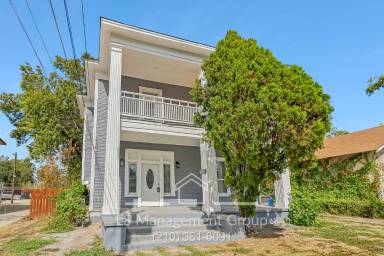 Main picture of 623 W Elmira St