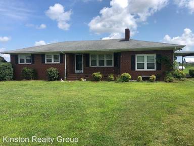 Main picture of 4758 Middle Rd