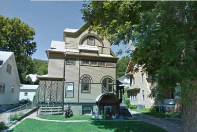 Main picture of 1030 N Broadway