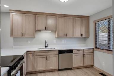 Main picture of 818 Vilas St