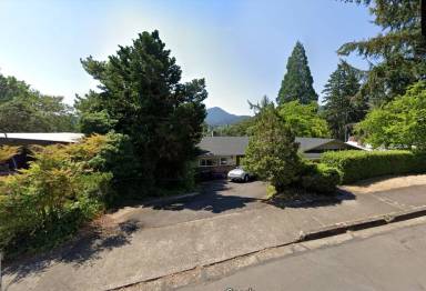 Main picture of 260 E 38th Ave