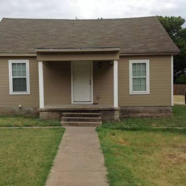 Main picture of 903 W 5th St