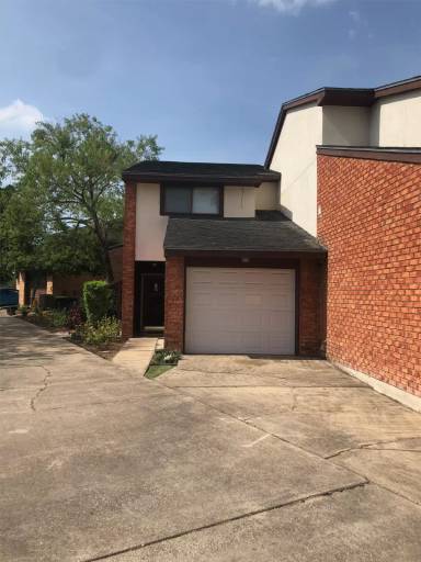 Main picture of 2425 N Ed Carey Dr