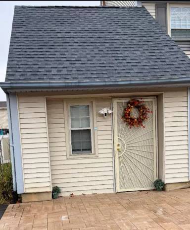 Main picture of 7 Oak Forest Dr