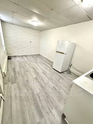 Main picture of 120 W Market St