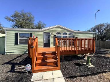 Main picture of 27406 Bay Ave