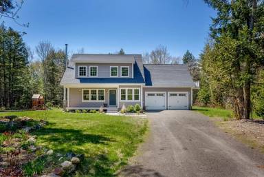 Main picture of 15 Grayhawk Ln
