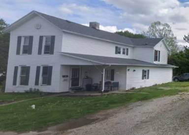 Main picture of 121 1/2 E Church St