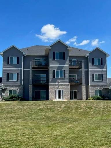 Main picture of 200 Village Dr
