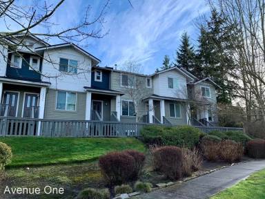 Main picture of 10812 Slater Ave NE