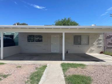 Main picture of 106 W Calle Evelina