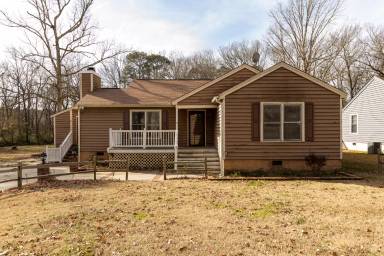 Main picture of 1301 Roundtree Dr