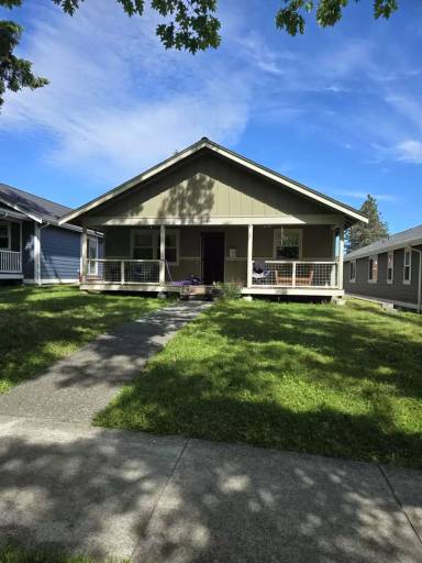 Main picture of 2620 James St