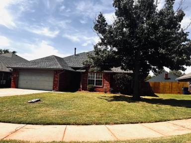 Main picture of 715 E Forest Court Ln