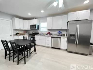 Main picture of 469 W 2nd St