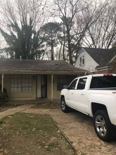 Main picture of 806 Moon St