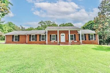 Main picture of 300 Long Forest Cir