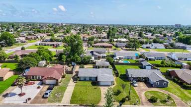 Main picture of 771 N Longwood Cir