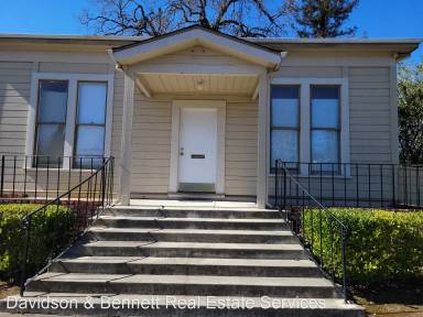 Main picture of 1817 Jefferson St