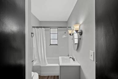 Main picture of 295 Evaline St