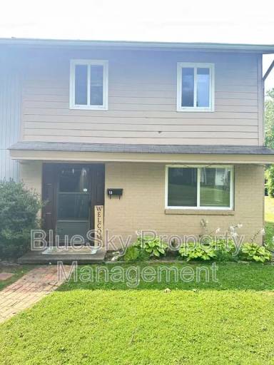 Main picture of 18 Woodlake Dr