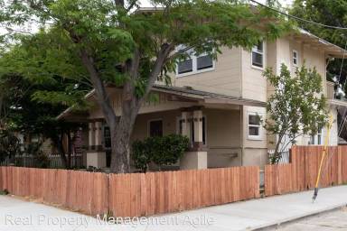 Main picture of 338 W Halesworth St