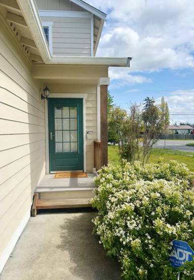 Main picture of 500 NW Oxford Pl