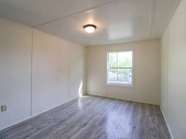 Main picture of 15 Simpson Rd