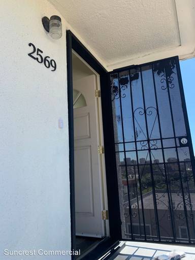 Main picture of 2525 Columbia St